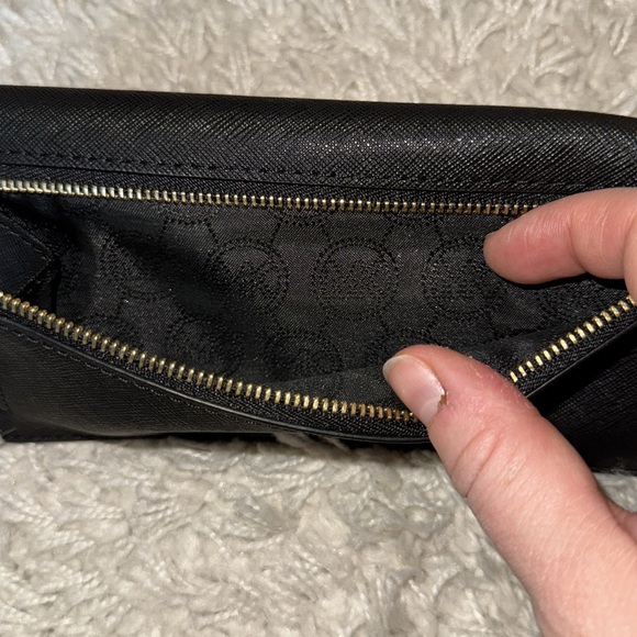 Michael Kors Wallet - Picture 7 of 11